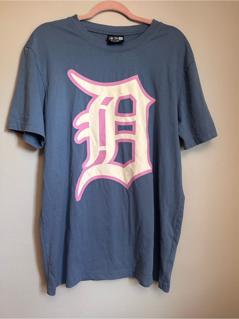 DEtroit Tigers New Era Slate Blue Tee with Cream & Pink Graphic